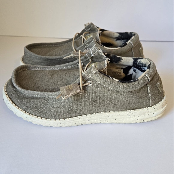 Hey Dude Beige, Comfortable Loafers Size 8 - Picture 4 of 7